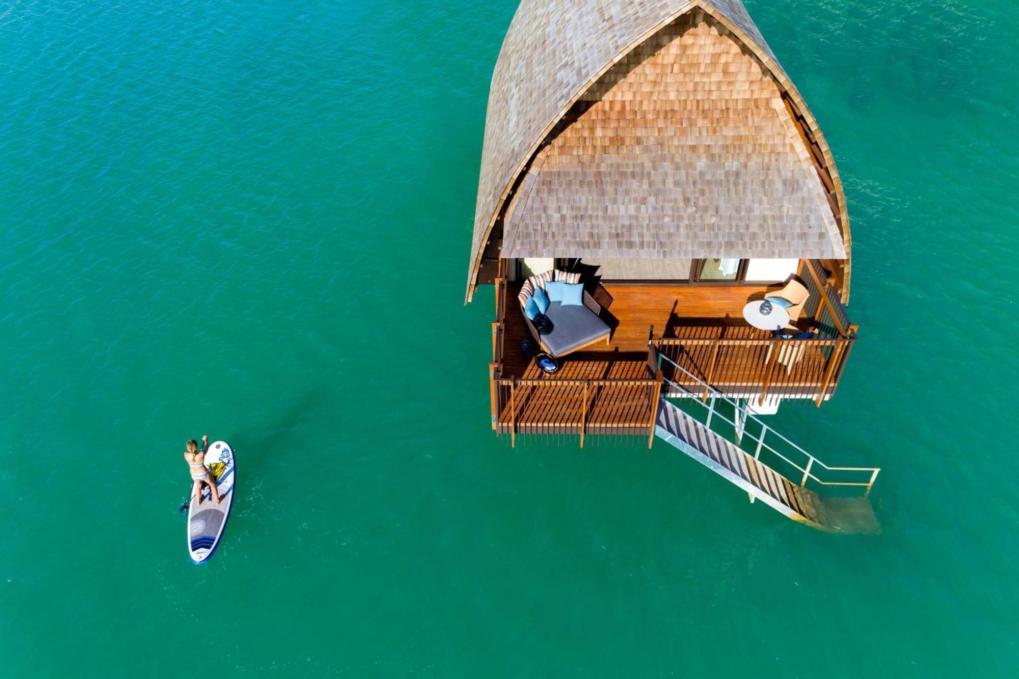 斐济莫米湾万豪度假酒店 Momi 外观 照片 Aerial view of a floating bungalow